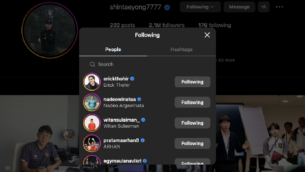 Akun Instagram Shin Tae Yong follow akun IG Erick Thohir.
