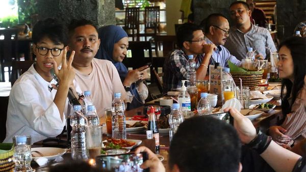 Alam Ganjar Diskusi Bareng Pelaku UMKM dan Main Basket di Tangerang