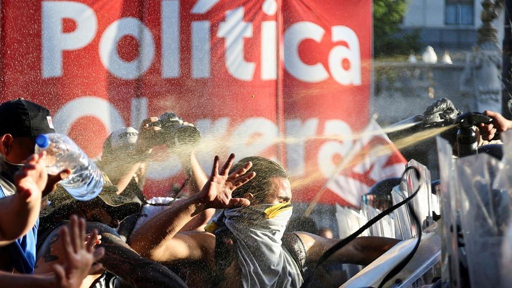 Argentina Memanas Menentang Reformasi Ekonomi Argentina Memanas Menentang Reformasi Ekonomi