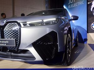 Buas dan Mewah! BMW Luncurkan Mobil Listrik iX xDrive50 Buas dan Mewah! BMW Luncurkan Mobil Listrik iX xDrive50