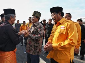 Sematkan Tanjak, Masyarakat Adat Melayu Kepri Sambut Mahfud MD Sematkan Tanjak, Masyarakat Adat Melayu Kepri Sambut Mahfud MD