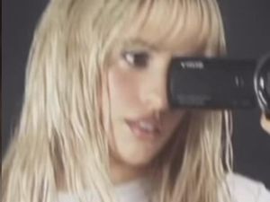 Camila Cabello Ubah Warna Rambut Jadi Pirang, Penampilannya Tidak Dikenali