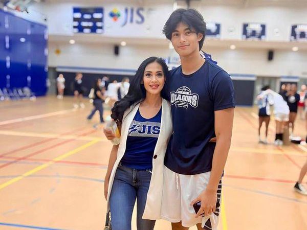 7 Foto Diah Permatasari Antar Putranya ke Taiwan, Ganteng Bikin Salfok