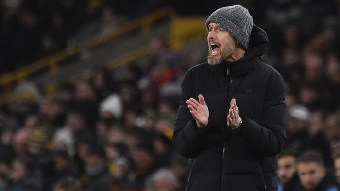 Manchester Uniteds head coach Erik ten Hag yells during the English Premier League soccer match between Wolverhampton Wanderers and Manchester United at the Molineux Stadium in Wolverhampton, England, Thursday, Feb. 1, 2024. (AP Photo/Rui Vieira)