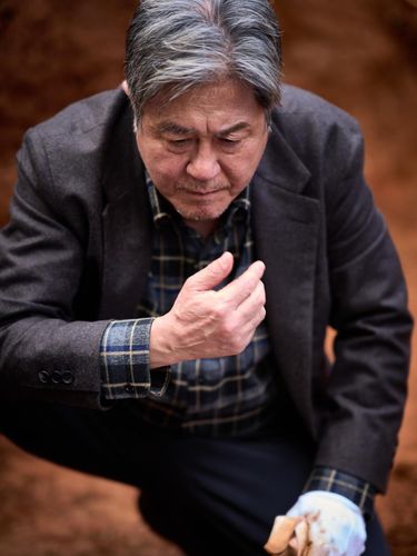 Choi Min-sik dalam film Horor Korea Exhuma (2024). (Showbox Corp via KOFIC)