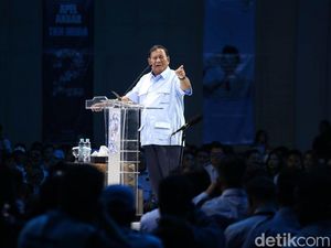 Kelakar Prabowo di HUT Gerindra: Bicara Bangsa Kok 4 Menit, Sorry Ye! Kelakar Prabowo di HUT Gerindra: Bicara Bangsa Kok 4 Menit, Sorry Ye!