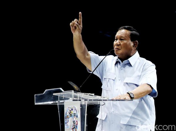 Foto-foto Prabowo di Apel Akbar TKN Muda