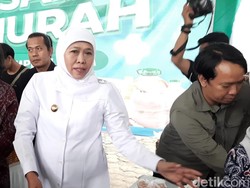 Khofifah Singgung tentang HPP Gabah Saat Tinjau Pasar Murah di Kediri