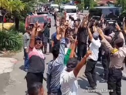 Viral Massa Teriak Ganjar-Mahfud Saat Jokowi Melintas di Klaten