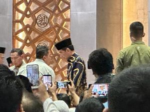 Jokowi Salat Jumat di Masjid Istiqlal Jokowi Salat Jumat di Masjid Istiqlal