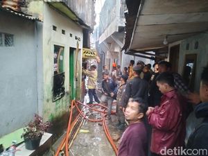 Kebakaran di Braga Bandung, Damkar Sebut Ada Lansia Sesak Nafas Kebakaran di Braga Bandung, Damkar Sebut Ada Lansia Sesak Nafas