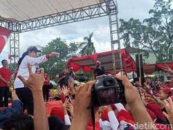 Puan Bagikan Amplop Isi Duit di Banyumas, PDIP: Itu Hadiah Kuis