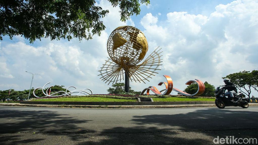 Landmark Bola Dunia di Cibitung ini Pecahkan Rekor MURI Lho Landmark Bola Dunia di Cibitung ini Pecahkan Rekor MURI Lho