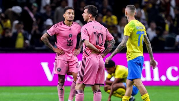 Inter Miami's Argentine forward #10 Lionel Messi looks on after the friendly football match between Saudi Arabia's al-Nassr FC and the US Inter Miami CF at the Kingdom Arena Stadium in Riyadh on February 1, 2024. (Photo by Fayez NURELDINE / AFP)