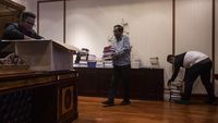 Mahfud Md Kemasi Barang Pribadi Sebelum Pamit dari Kemenko Polhukam