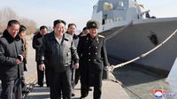 Momen Kim Jong Un Tinjau Pembuatan Kapal Perang Korut