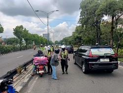 Polisi Tilang 100 Pemotor Bandel Per Hari yang Masih Melintas di Mayangkara