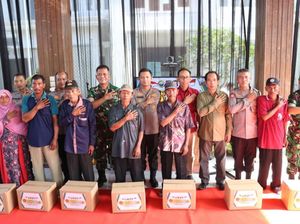 Solidnya Polres Mojokerto Kota dan TNI Bakti Sosial-Bersihkan Tempat Ibadah Solidnya Polres Mojokerto Kota dan TNI Bakti Sosial-Bersihkan Tempat Ibadah