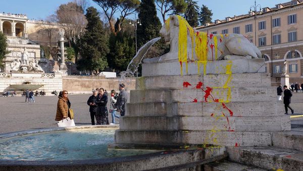 Protes Eksploitasi Hewan, Air Mancur Ikonik di Roma Berlumur Cat