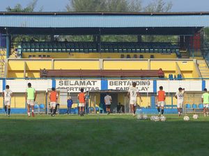 Jajal Lapangan Jelang Lawan PSMS, Pelatih PSIM: Keras, Bergelombang Jajal Lapangan Jelang Lawan PSMS, Pelatih PSIM: Keras, Bergelombang