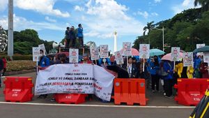 Ratusan Mahasiswa Gelar Aksi Tolak Pemakzulan Jokowi di Monas
