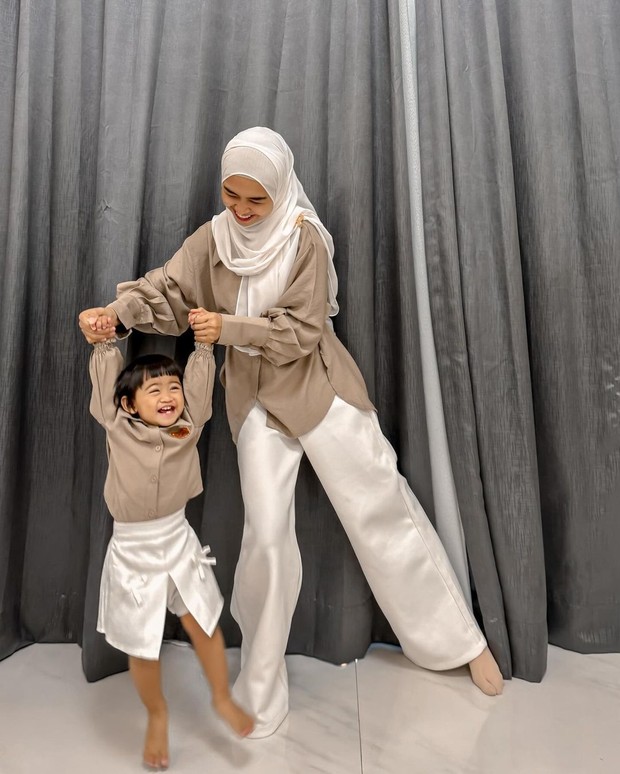 Ria Ricis dan Moana/Foto: instagram.com/riaricis1795 Gaya Ria Ricis dan Moana