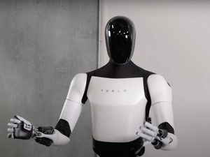 Elon Musk Pamer Robot Optimus yang Makin Mirip Manusia