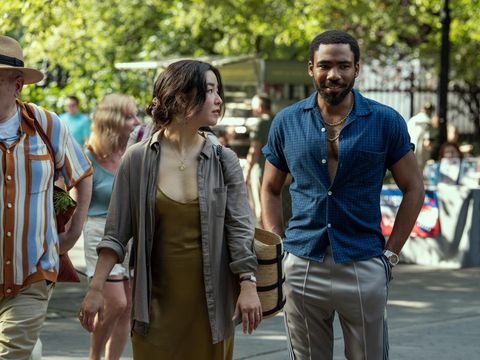 Maya Erskine dan Donald Glover sebagai Jane dan John Smith dalam serial Mr. & Mrs. Smith (2024). (Prime Video/David Lee)