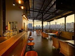 PERON SkyCafe Hadirkan Rooftop Pemandangan Indah & Harga Terjangkau