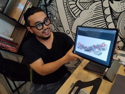 Tony Midiyanto Sosok di Balik Desain Batik Banyuwangi di Jaket Valentino Rossi