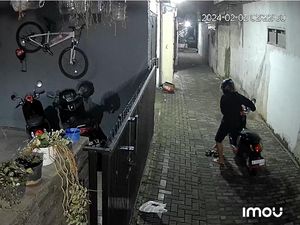 Gelagat Aneh Maling Scoopy di Kota Batu, Sebelum Beraksi Lepas Sandal Dulu