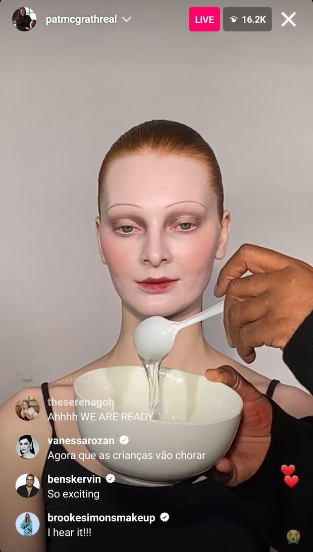 Efek Glass Skin/ Foto: Courtesy of @patmcgrathreal Efek Glass Skin/ Foto: Courtesy of @patmcgrathreal