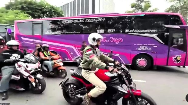 Ganjar Pranowo motoran menuju konser akbar GBK (screenshot YouTobe PDIP).