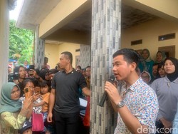 Ditemani Selvi, Gibran Bagi-bagi Makanan ke Ibu Hamil di Tangerang