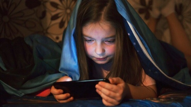 Deretan trik sederhana kurangi screen time pada anak dari psikolog