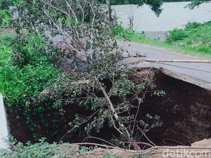 Ruas Jalan Klaten-Gunungkidul di Kragilan Gantiwarno Ambles