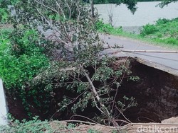 Ruas Jalan Klaten-Gunungkidul di Kragilan Gantiwarno Ambles