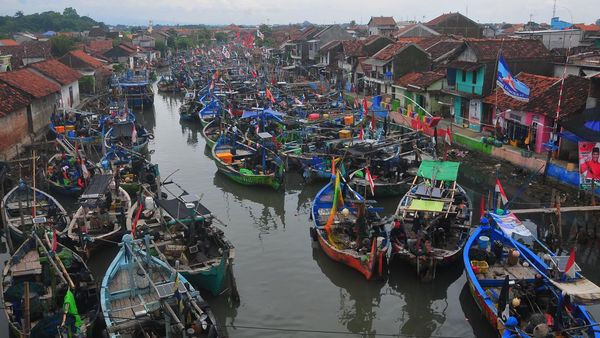 Nelayan Jepara Libur Melaut Akibat Gelombang Tinggi