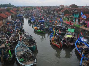Nelayan Jepara Libur Melaut Akibat Gelombang Tinggi