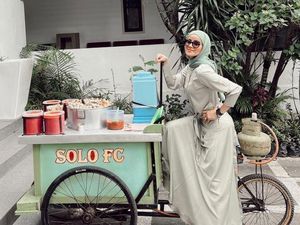 Gaya Elegan Olla Ramlan Saat Jajan Food Truck hingga Jualan Bakso Gaya Elegan Olla Ramlan Saat Jajan Food Truck hingga Jualan Bakso