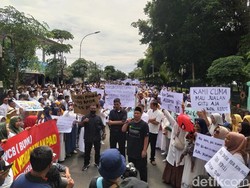 Massa Pedagang di Candi Borobudur Tolak Relokasi ke Pasar Seni Kujon
