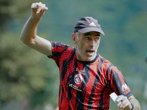 Kisah Fernando Valente di Liga 1, dari Sekadar Liburan Jadi Coach Singo Edan Kisah Fernando Valente di Liga 1, dari Sekadar Liburan Jadi Coach Singo Edan