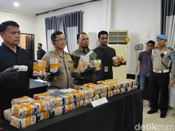 2 Kurir Narkoba Ditangkap di Riau, 53 Kg Sabu-10 Ribu Happy Five Disita