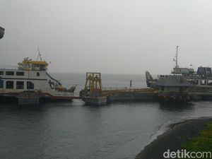 Penyeberangan di Gilimanuk Ditunda Akibat Cuaca Buruk