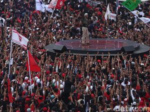 Ganjar di Konser Akbar: Naik Motor hingga Nyanyi Bareng Slank