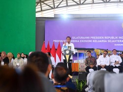 Jokowi Serahkan 3.000 Sertifikat Tanah Rakyat di Kabupaten Bandung