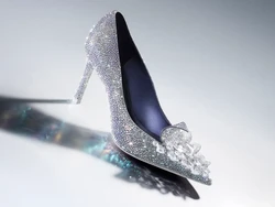 Jimmy Choo Rilis Sepatu Cinderella Berlapis Kristal, Harganya Rp 82 Juta