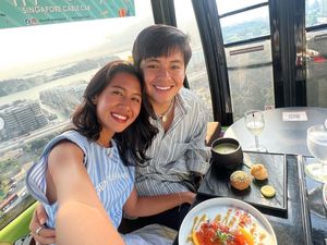 7 Foto Ultah Shenina Cinnamon, Mesra Dinner Berdua Angga Yunanda di Singapura