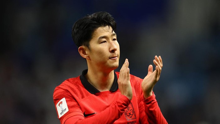 Soccer Football - AFC Asian Cup - Quarter Final - Australia v South Korea - Al Janoub Stadium, Al Wakrah, Qatar - February 2, 2024 South Koreas Son Heung-Min celebrates after the match REUTERS/Molly Darlington