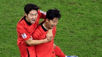 Son Heung-min dan Lee Kang-in sempat dikabarkan ribut. Jari Son, sang kapten, sampai sedikit terluka. Foto: REUTERS/THAIER AL-SUDANI